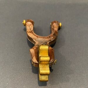 VINTAGE WWII WESTERN SPUR PIN HAND MADE CARVED PIN